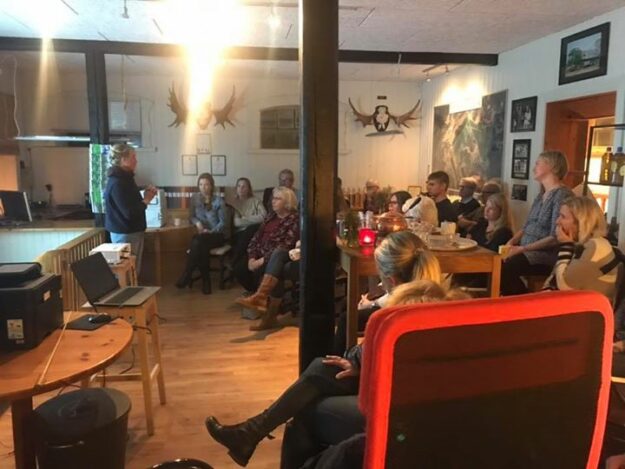 Trädgårdsinspirationskväll på Nygård! Så mysigt att fylla kontoret med trevliga gäster och doften av…