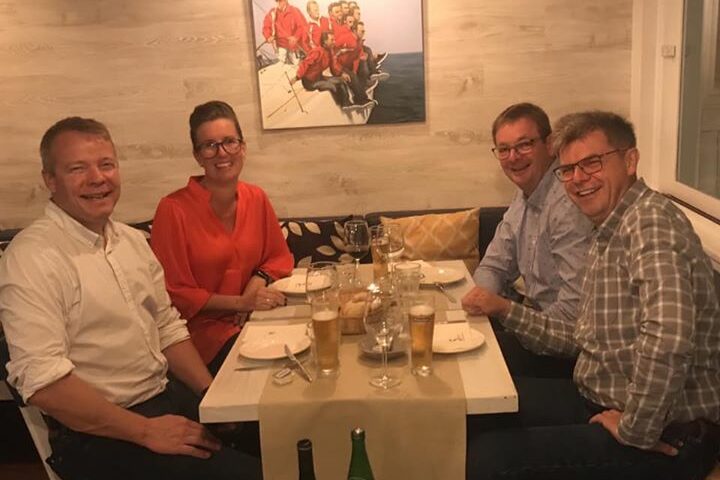 avslutade-denna-konferens-med-en-valdigt-god-och-trevlig-middag-med-dessa-tva-duktiga.jpg Avslutade denna konferens med en väldigt god och trevlig middag med dessa två duktiga…