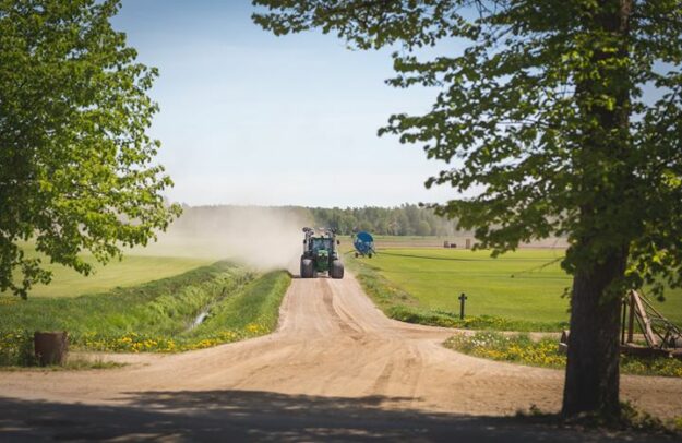 Fredag och full fart mot Ha en härlig helg, vi som vill ha regn…