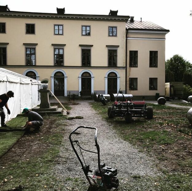 Har man några hundra tusen besökare per år behöver man slitstarkt gräs! Nu är…