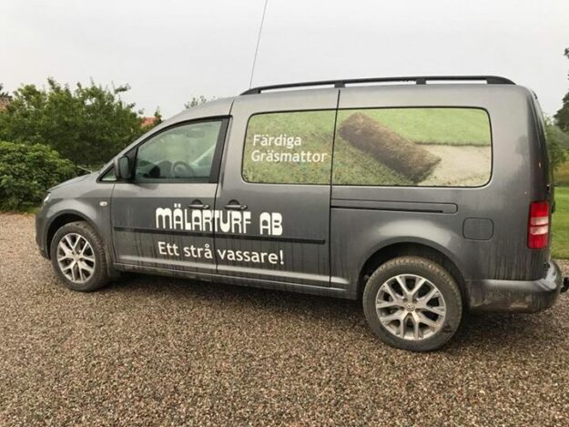 Nu njuter gräsodlaren️ Det kom en helt oanmäld regnskur Passar perfekt för både oss…