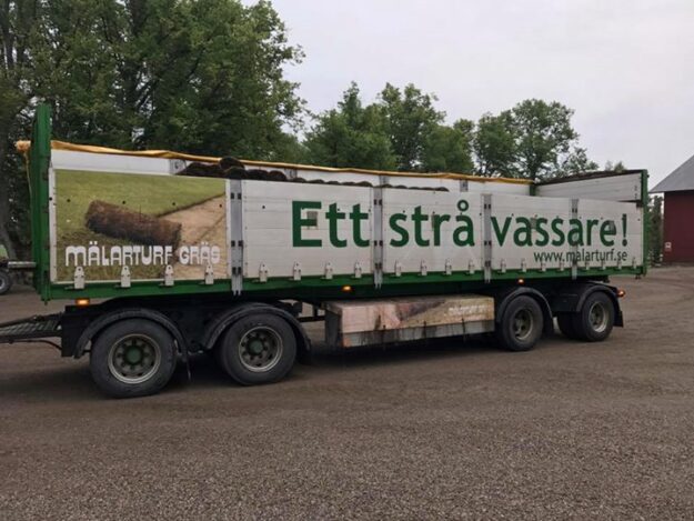 Bil och släp är lastat och det kommer ett fint sommarregn, en bra start…
