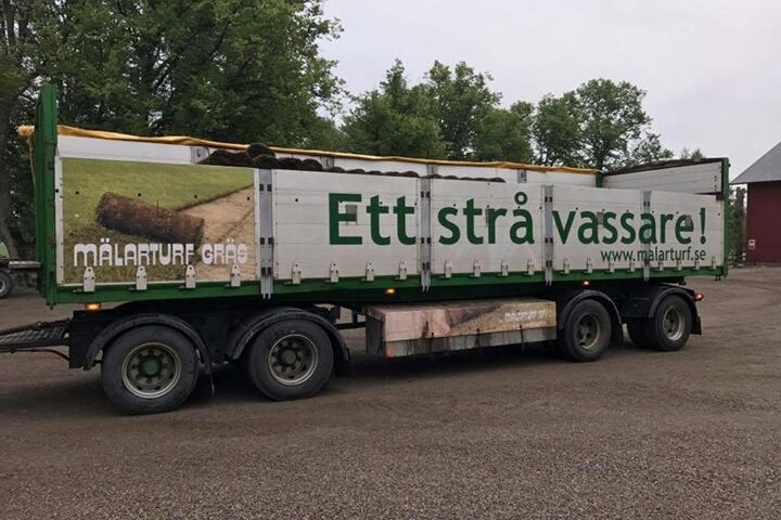 Bil och släp är lastat och det kommer ett fint sommarregn, en bra start…
