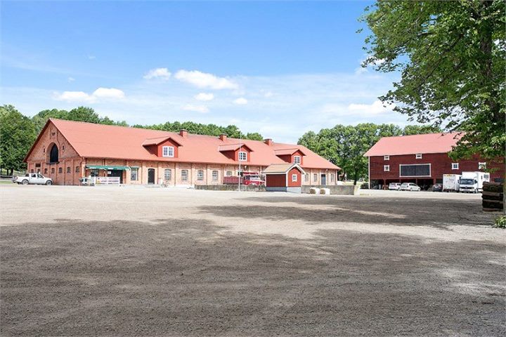 Mälarturfs gräsmatteodling ligger på gården Nygård i Taxinge! Vi finns mitt emellan Strängnäs och…