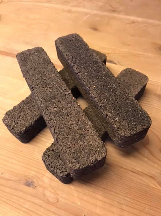 Äntligen!! Nu har vi fått hem gödselstavar! Speciellt lämpliga till träd och buskar De…