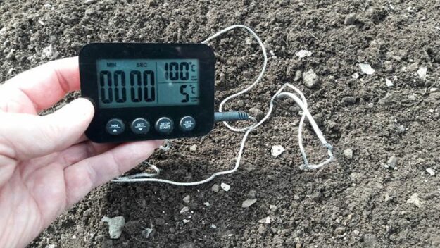 Jordtemperaturen är viktig för oss vid sådd och än är det alldeles för kallt…