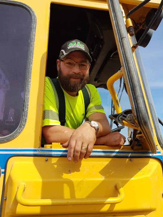 Det här är Peter, vi har sån tur att han är med oss och…