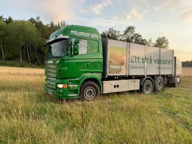 Gräskörningar på dagarna och spannmål på kvällarna