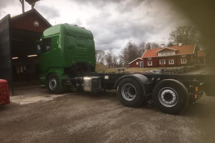 Gräsbilen är nylackad och förbereds för säsongen