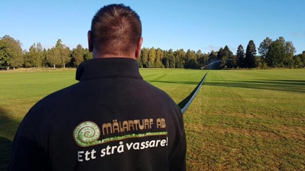 Stark gräsmatta och starka killar! #ettstråvassare