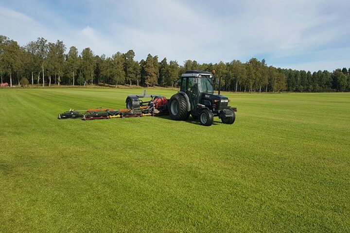 Gräsklippardemo i dag. Den breda cylinderklipparen gick riktigt bra