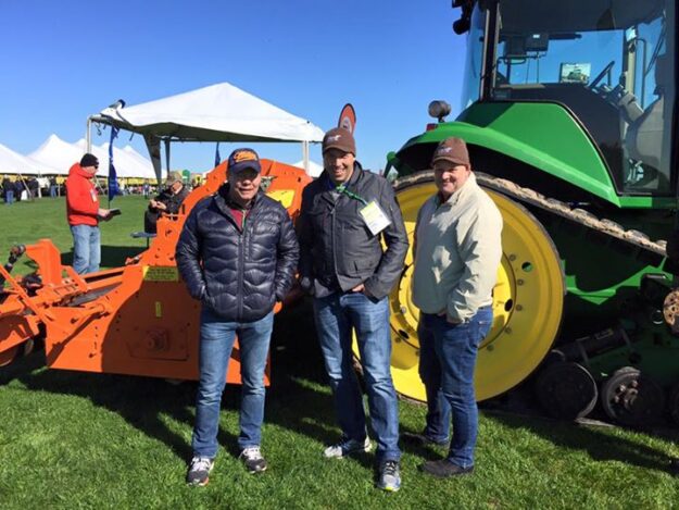 Tre skandinaviska gräsodlare på fältdag strax utanför Houston. Turf Producers International, TPI’s årliga vinterträff!