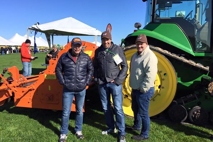Tre skandinaviska gräsodlare på fältdag strax utanför Houston. Turf Producers International, TPI’s årliga vinterträff!