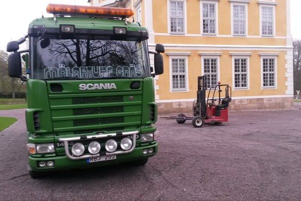 Söndags leverans av gräs till kund för att imorgon påbörja läggning!