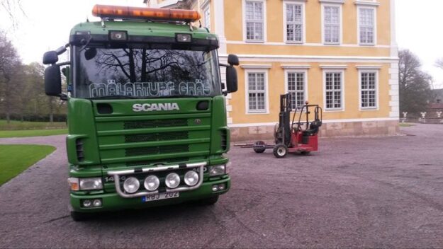 Söndags leverans av gräs till kund för att imorgon påbörja läggning!