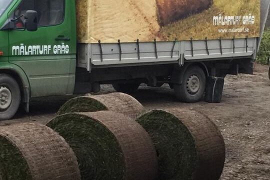 Idag har vi rullat gräs i Danderyd men nu börjar snart säsongen lida mot…